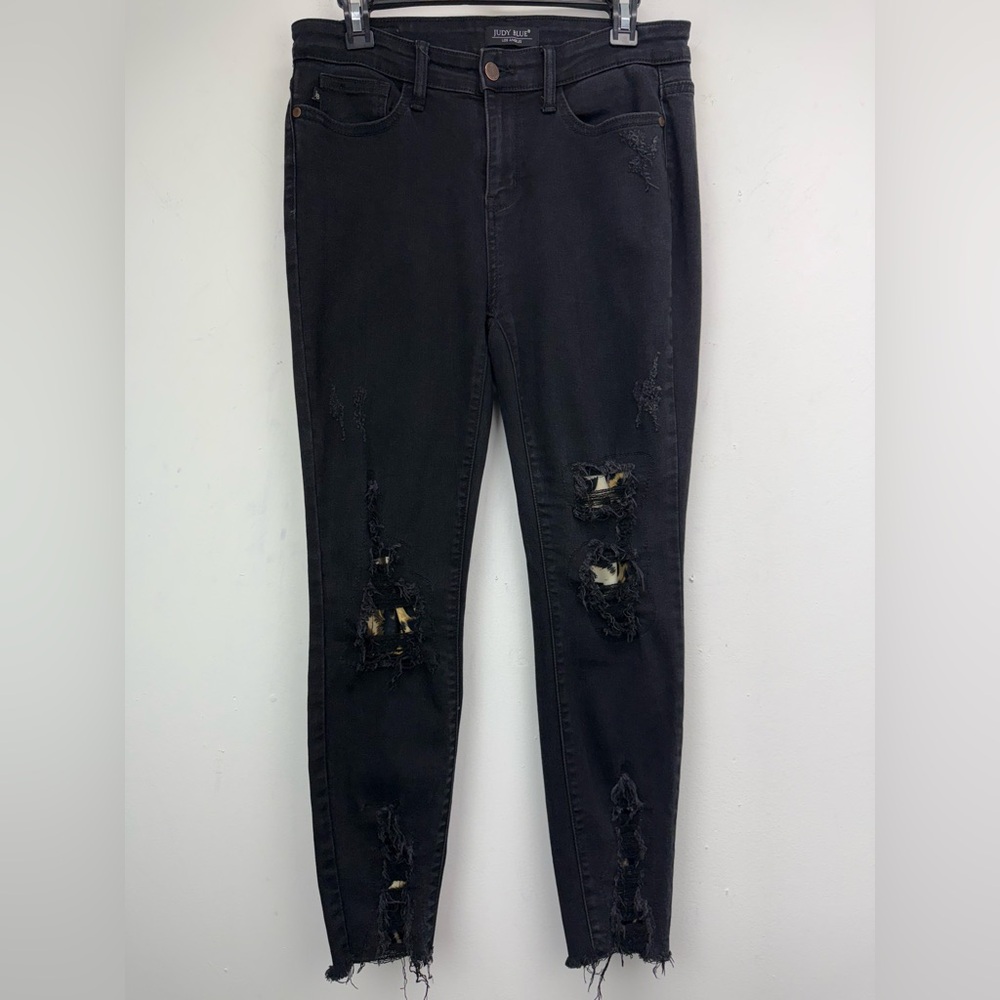 Judy Blue size 9/29 Women’s Black Destroyed Leopard Patch Mid Rise Skinny Jeans